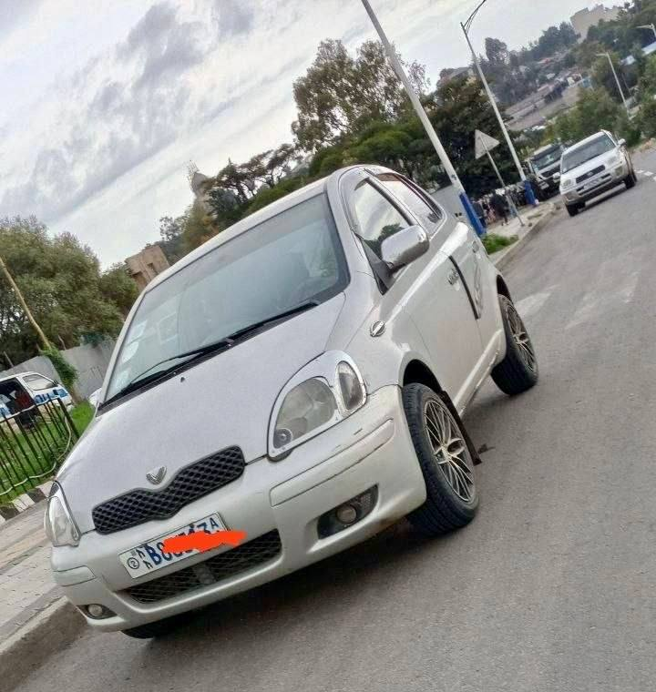 2004 toyota vitz - Image 1