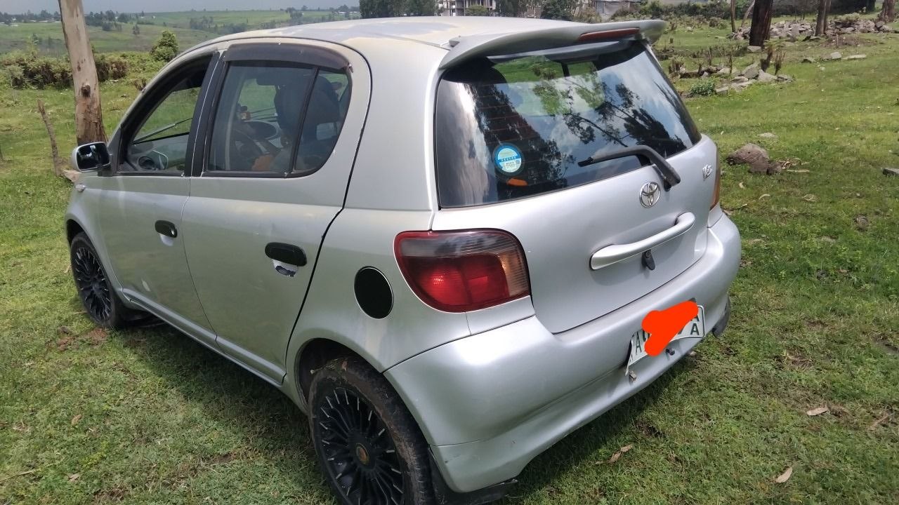 2001 Toyota Vitz - Image 4