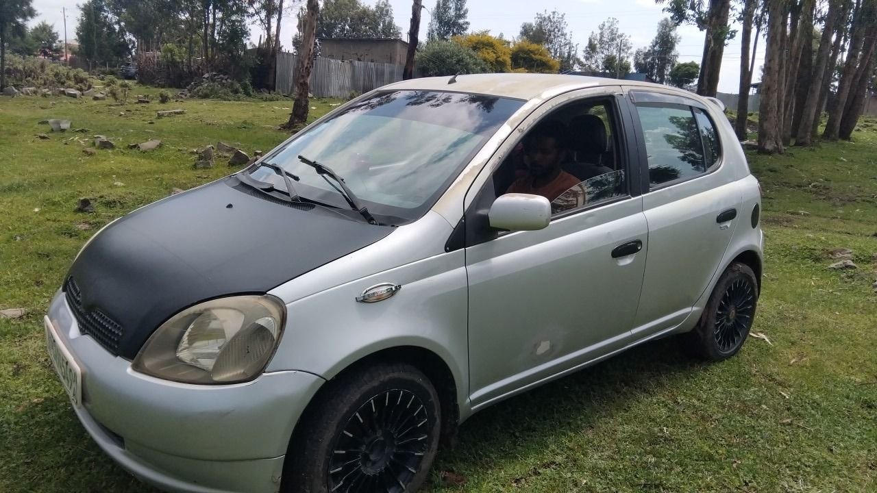 2001 Toyota Vitz - Image 5