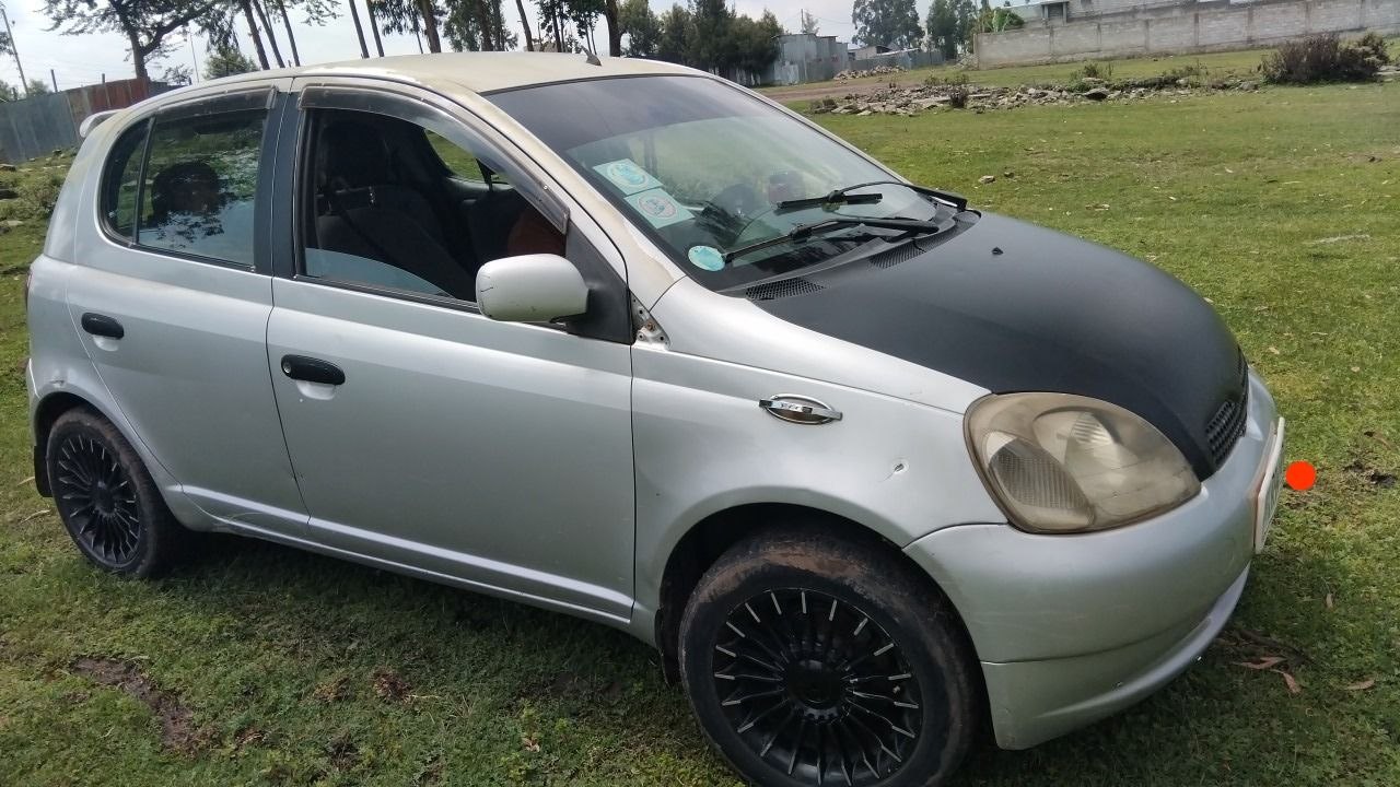 2001 Toyota Vitz - Image 2