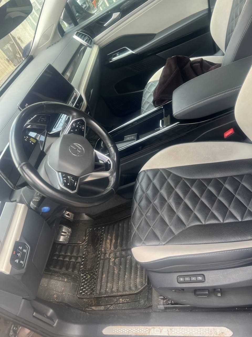 2022 Volkswagen ID6 Crozz Pro - Image 3